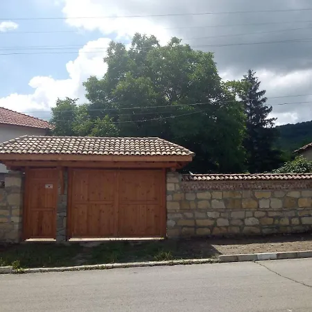бялата къща калугерица 度假居 *
