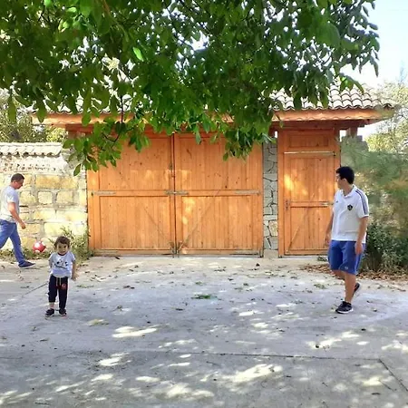 бялата къща калугерица