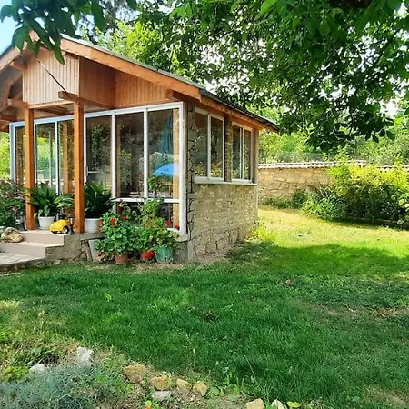 бялата къща калугерица Holiday home