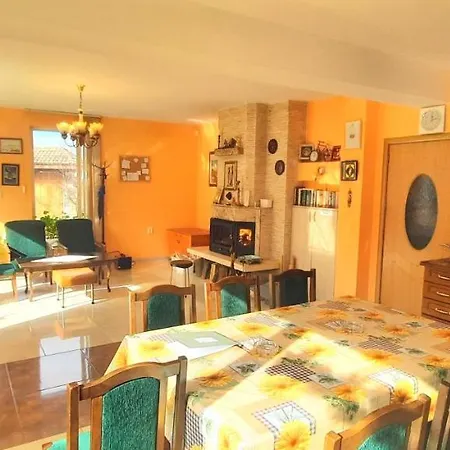 бялата къща калугерица Holiday home Kaspichan