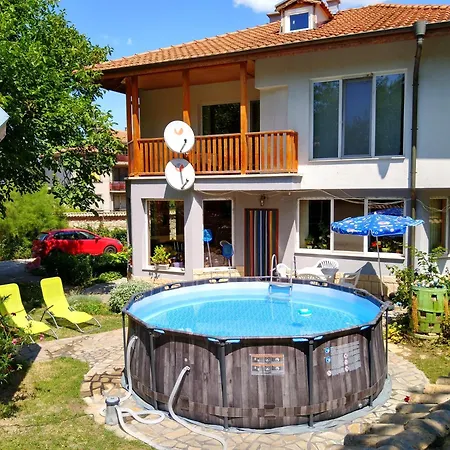Holiday home бялата къща калугерица